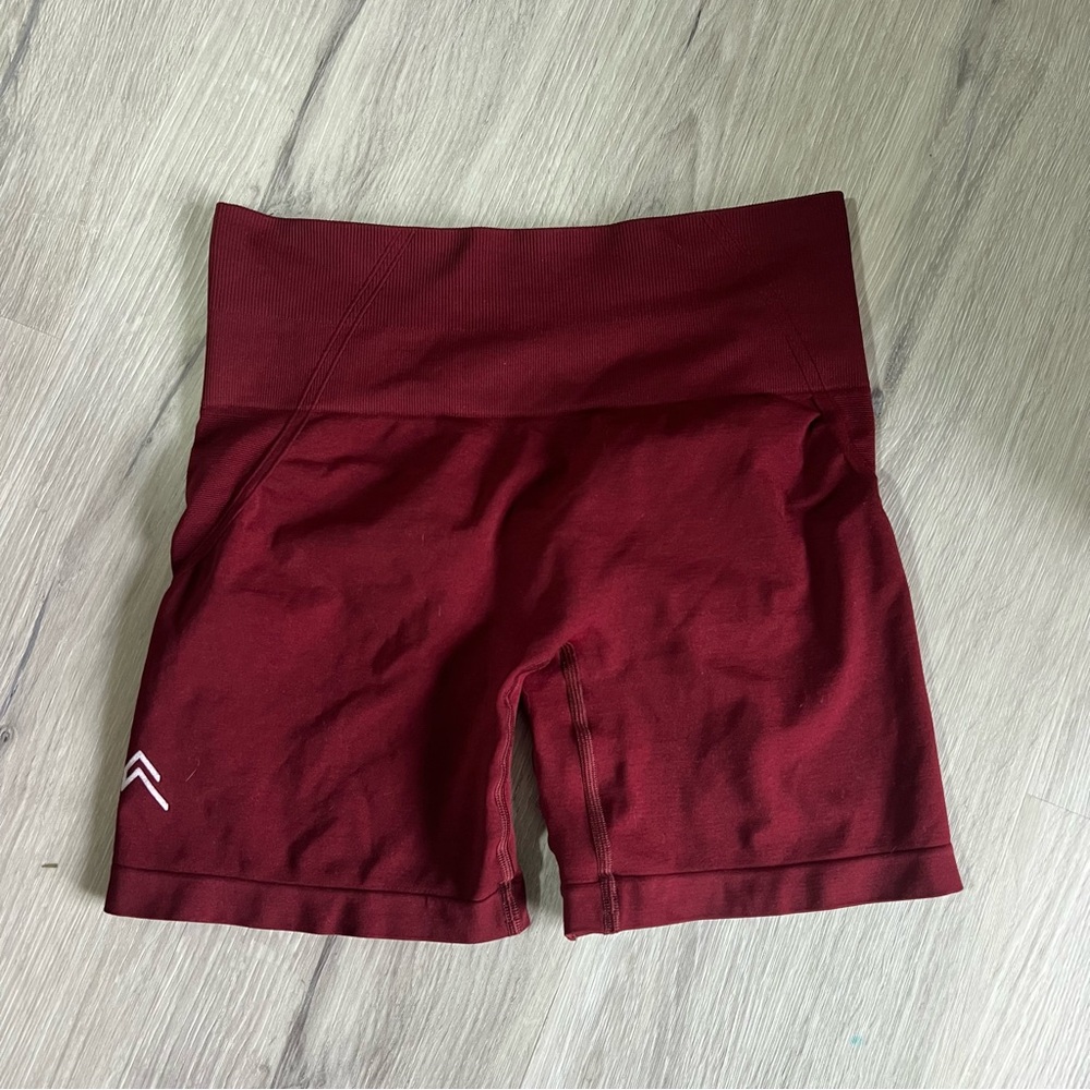 EFFORTLESSLIFT™ SEAMLESS SHORTS WITH WHITE LOGO